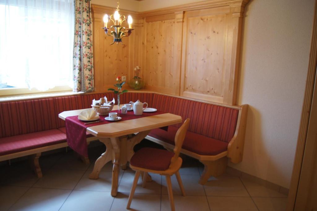 Gaestehaus Alpina Maurach  Pokoj fotografie