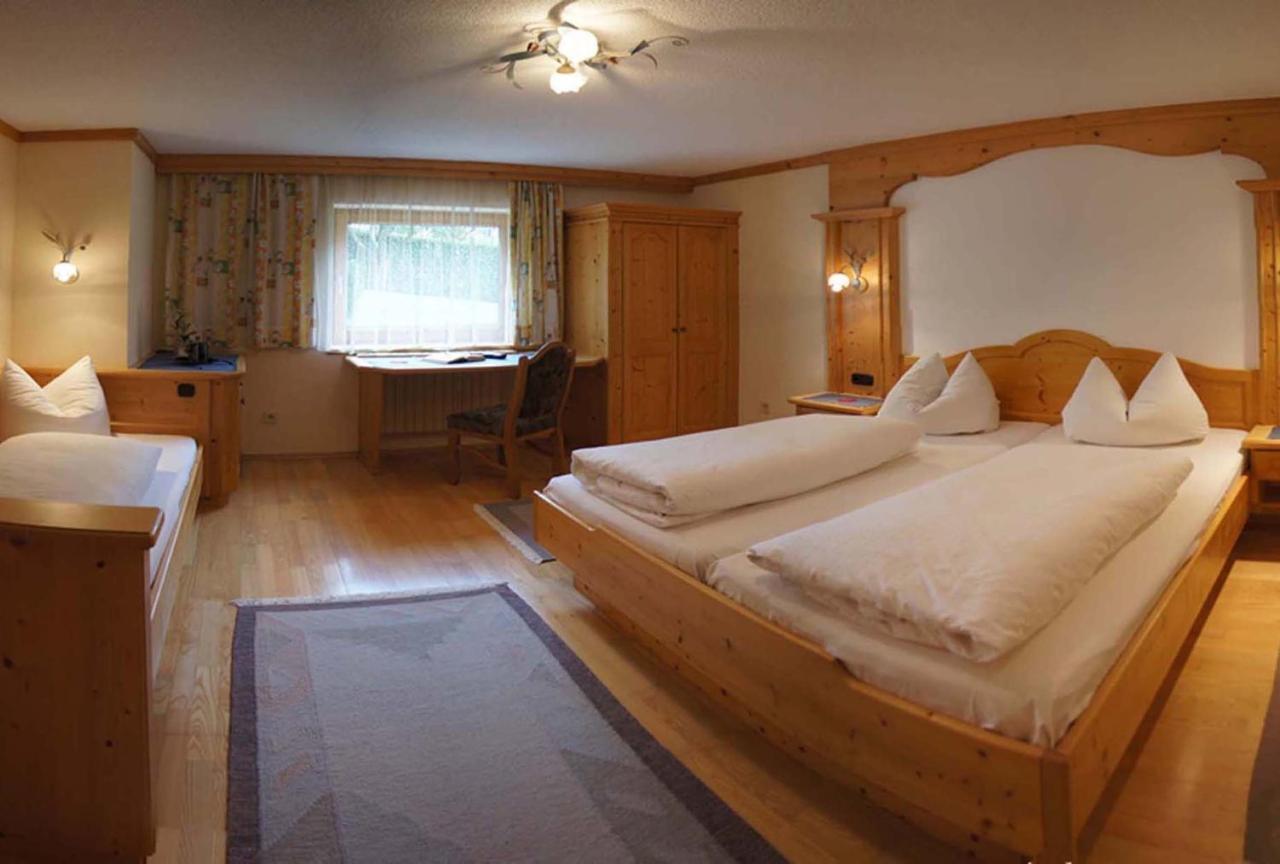 Gaestehaus Alpina Maurach  Pokoj fotografie